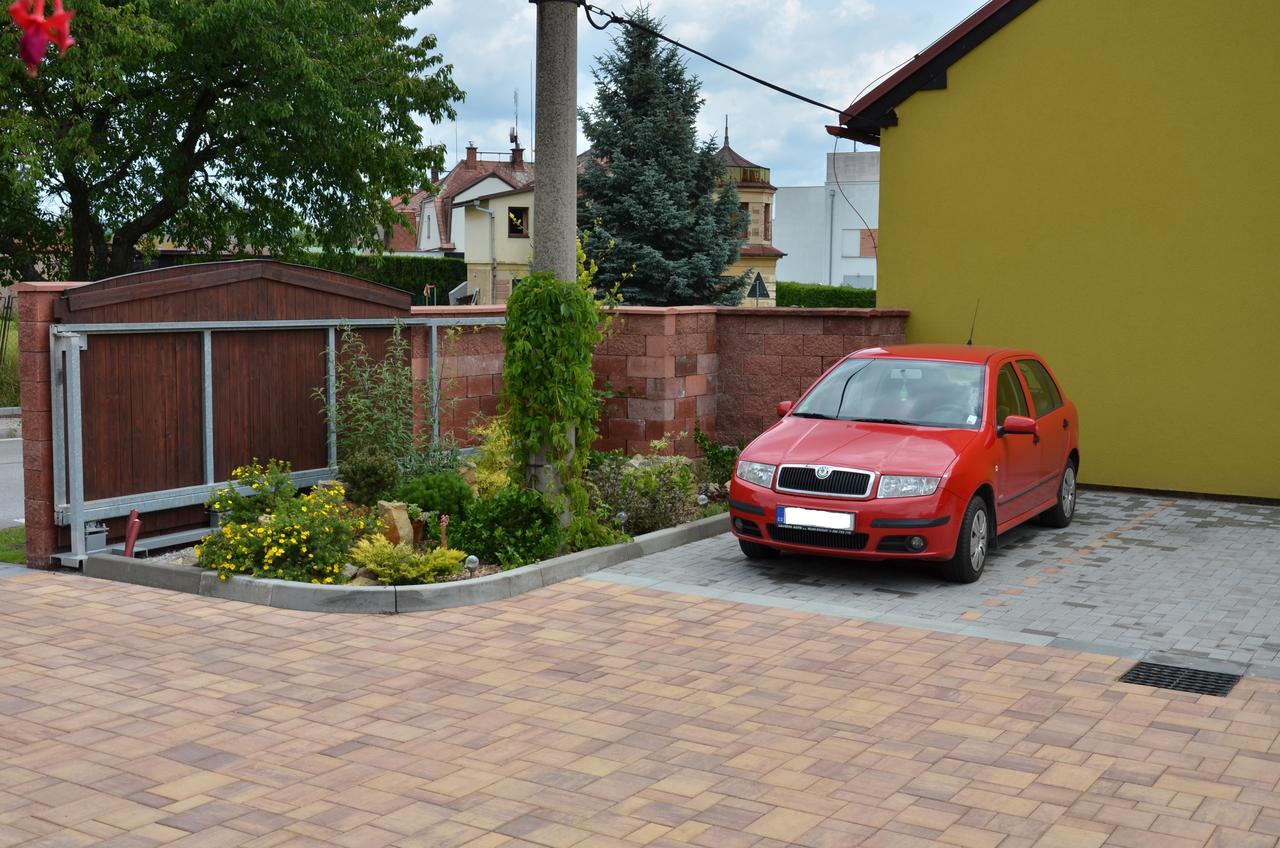 Penzion Aura Dvur Kralove nad Labem Exterior photo